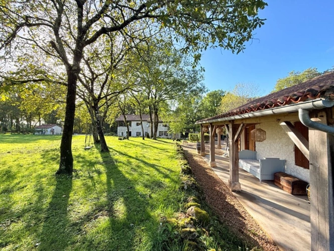 Photos 22 - Prestige - Un grand balcon royale dans la verdure, une maison de caractère et un gîte indépendant