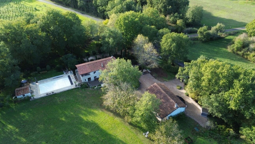 Photos 30 - Prestige - Un grand balcon royale dans la verdure, une maison de caractère et un gîte indépendant