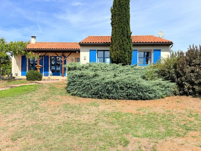 Photos 1 - Rurale - Volets bleus, piscine et vues sur la campagne, près de La Rochefoucauld