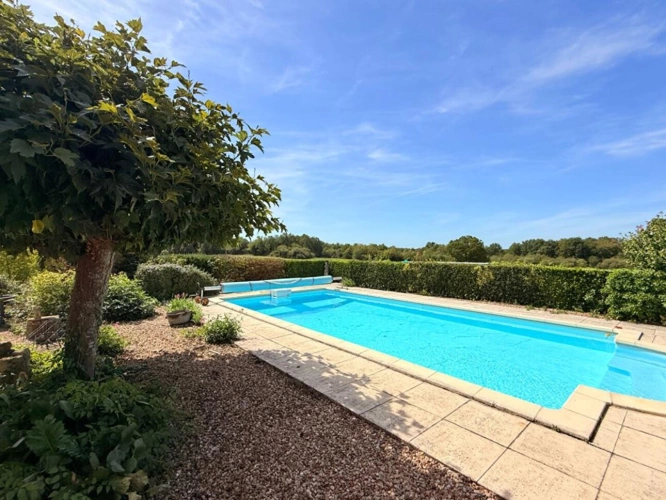 Photos 2 - Rurale - Volets bleus, piscine et vues sur la campagne, près de La Rochefoucauld