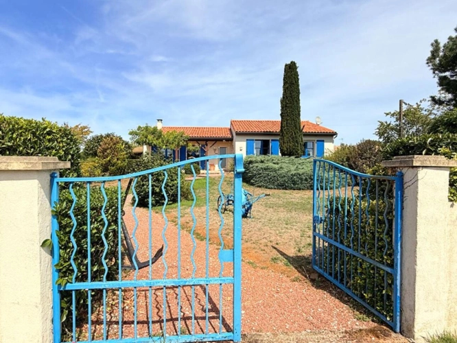 Photos 3 - Rurale - Volets bleus, piscine et vues sur la campagne, près de La Rochefoucauld