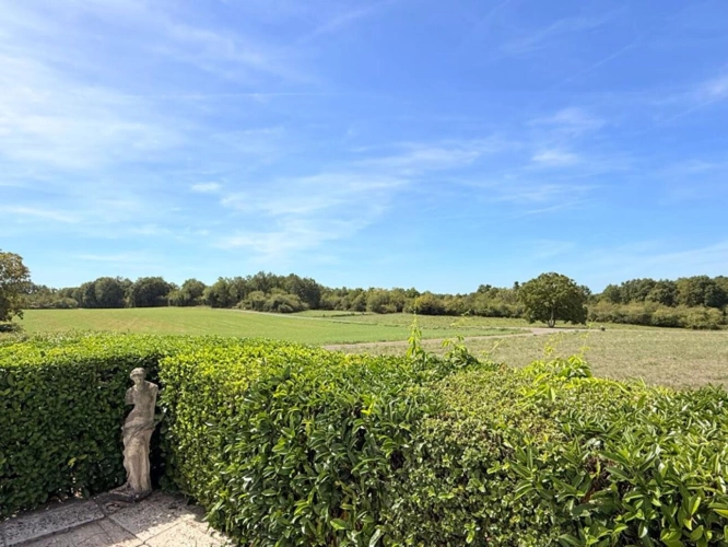 Photos 6 - Rurale - Volets bleus, piscine et vues sur la campagne, près de La Rochefoucauld