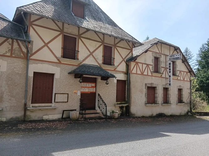 Photos 2 - Touristique - Domaine Touristique de 1 ha avec bâtisse de 1000 m²