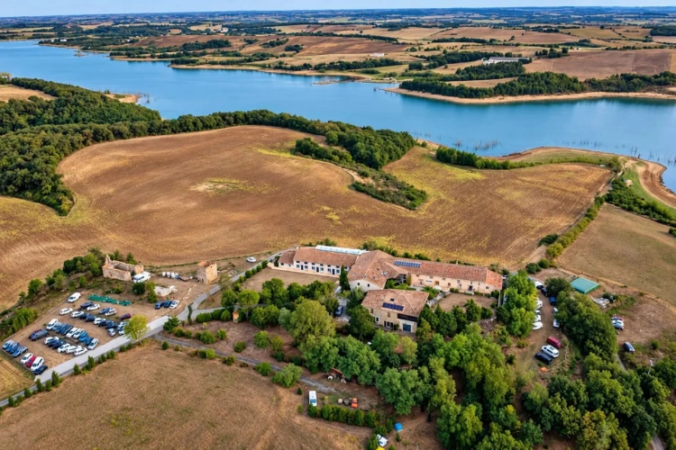Photos 10 - Touristique - ENTRE TOULOUSE ET CARCASSONNE, UN ENSEMBLE IMMOBILIER D''EXCEPTION AU BORD DU LAC DE LA GANGUISE