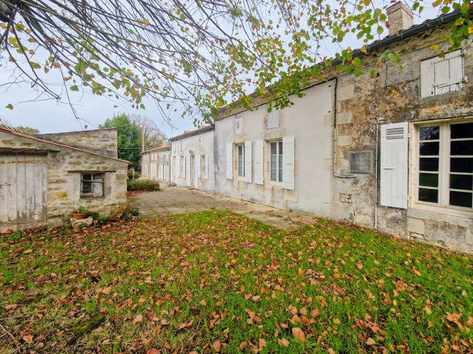 Photos 1 - Prestige - Propriete à vendre 9 pièces proche de LUSSANT (17)