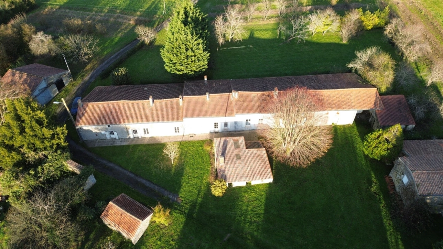 Photos 3 - Prestige - Propriete à vendre 9 pièces proche de LUSSANT (17)