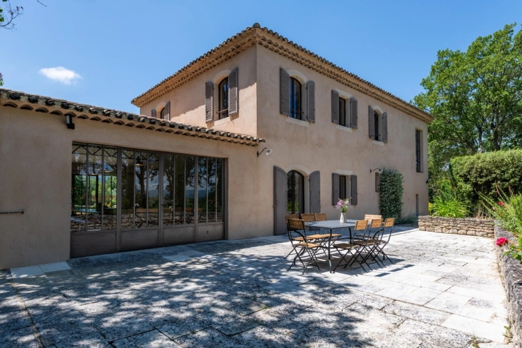 Photos 8 - Prestige - MÉNERBES – PROPRIÉTÉ D’EXCEPTION – 2 BÂTISSES – 9 CHAMBRES – PISCINE – SPA – PICKLE BALL – VUE LUBERON
