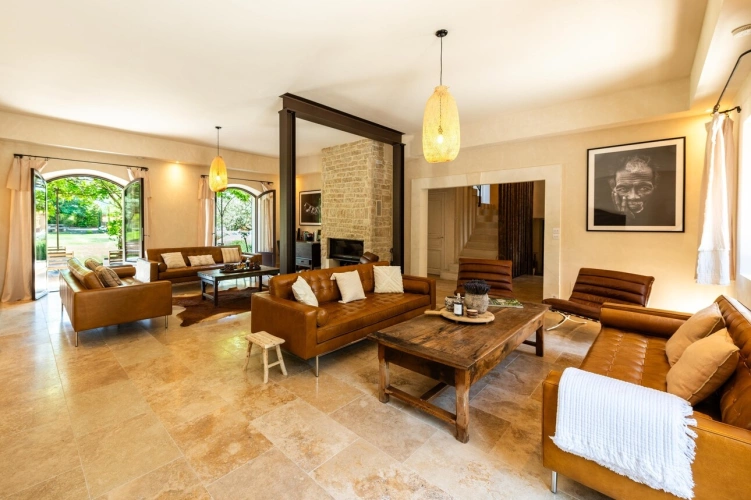 Photos 9 - Prestige - MÉNERBES – PROPRIÉTÉ D’EXCEPTION – 2 BÂTISSES – 9 CHAMBRES – PISCINE – SPA – PICKLE BALL – VUE LUBERON