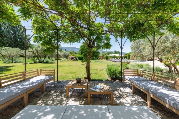 Photos 13 - Prestige - MÉNERBES – PROPRIÉTÉ D’EXCEPTION – 2 BÂTISSES – 9 CHAMBRES – PISCINE – SPA – PICKLE BALL – VUE LUBERON