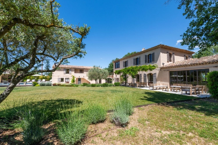 Photos 31 - Prestige - MÉNERBES – PROPRIÉTÉ D’EXCEPTION – 2 BÂTISSES – 9 CHAMBRES – PISCINE – SPA – PICKLE BALL – VUE LUBERON