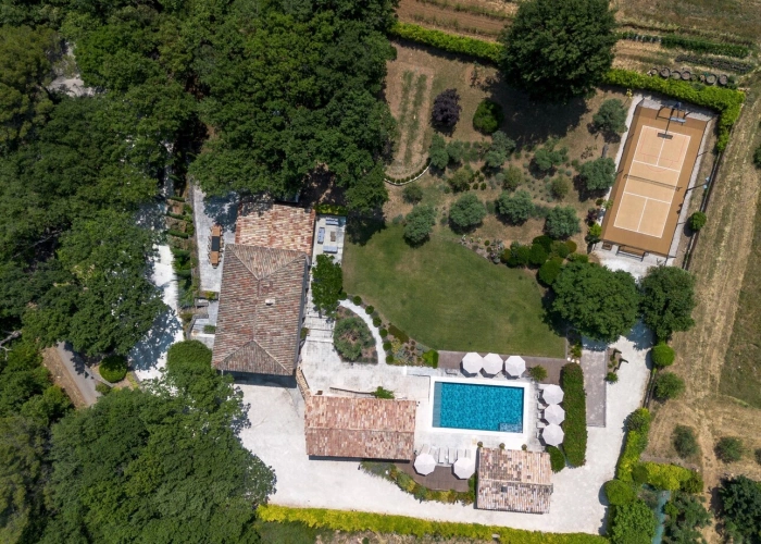 Photos 33 - Prestige - MÉNERBES – PROPRIÉTÉ D’EXCEPTION – 2 BÂTISSES – 9 CHAMBRES – PISCINE – SPA – PICKLE BALL – VUE LUBERON