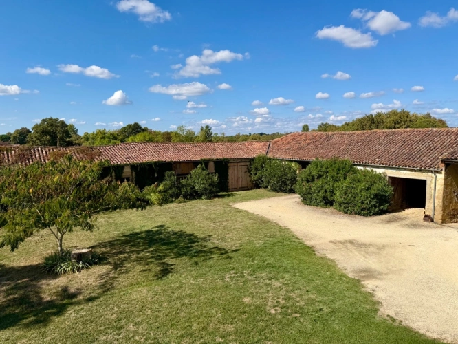 Photos 33 - Prestige - Château à vendre BAS ARMAGNAC (32) - Avec deux gîtes, dépendances, piscine et parc - 19 ha de vignes et terres