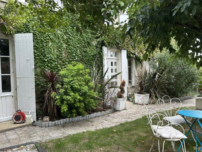 Photos 6 - Rurale - Demeure de caractère avec jardin au coeur de Saint-Jean-d'Angély