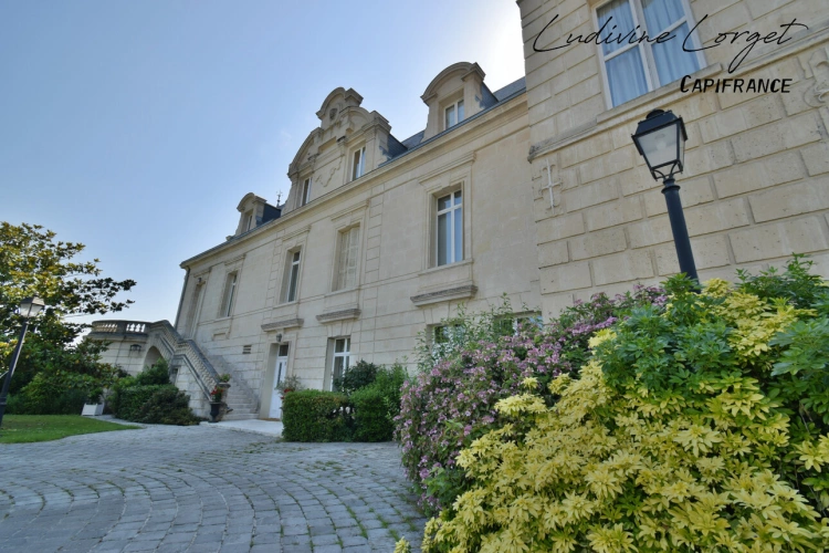 Photos 4 - Prestige - Château à vendre proche de Soissons – 720 m² avec 5 chambres -Maison indépendante de 85 m², piscine couverte, grand garage et parc de 2,57 hectares