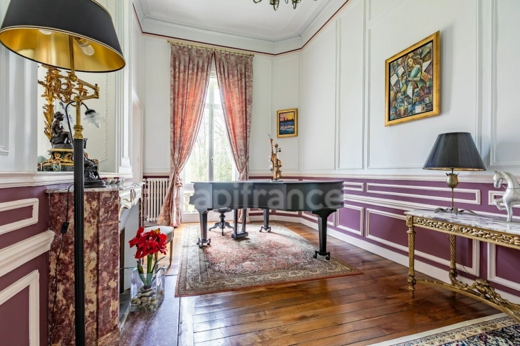 Photos 27 - Prestige - Château à vendre proche de Soissons – 720 m² avec 5 chambres -Maison indépendante de 85 m², piscine couverte, grand garage et parc de 2,57 hectares