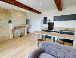 Vignette - Touristique - Ancienne bâtisse en pierre des années 1700 en partie restaurée sur un terrain de 5040m2