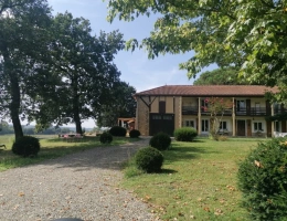 Vignette - Prestige - MIELAN 6 minutes: PROPRIETE de CHARME XVIIIs avec VUE, 5 chambres, garage, 1hectare, piscine, rénovation de qualité pour famille ou /et chambres d hôtes