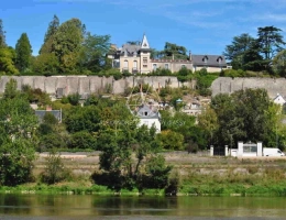 Vignette - Prestige - Château fin XIX eme surplombant la Loire avec une vue époustouflante. A rénover