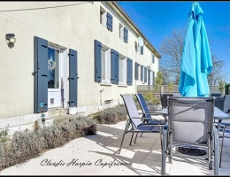 Vignette - Équestre - LARGEASSE (79) à vendre PROPRIETE 12 pièces,  environ 328 m² hab - 3.8 hect - piscine - dépendances