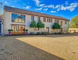 Vignette - Tourist - House
