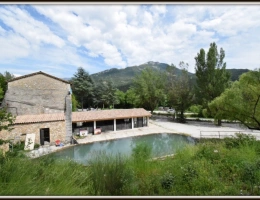 Vignette - Touristique - Castellane Gorges Du Verdon  2 hangars, hotel, restaurant, deux villas 5 ha de flan de colline visite du 14 au 20 juin
