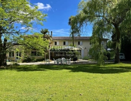 Vignette - Prestige - Charmante propriété dans le Médoc avec une maison principale, un gite, une annexe et une piscine