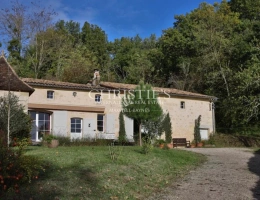 Vignette - Prestige - A vendre très jolie maison en pierre au milieu d'un site remarquable à proximité de Saint-Emilion