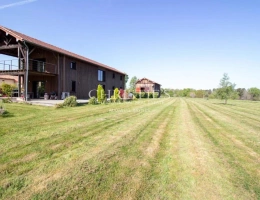 Vignette - Prestige - SECHOIR DE TABAC réaffectée nichée dans un cadre rural pittoresque, offrant 5 hectares de terre qui vous relient harmonieusement à la nature