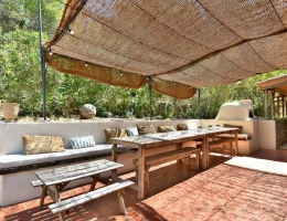 Vignette - Prestige - Propriete à vendre au sud d'AIX EN PROVENCE (13), 230 m2 sur 4 000 m2, 6 chambres, garage, piscine, jacuzzis, sauna