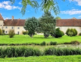 Vignette - Prestigious - Near DOLE (39) 13th century fortified castle with 20 rooms