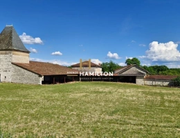 Vignette - Tourist - Farm with outbuildings