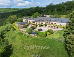 Vignette - Prestige - Vaste Propriété avec magnifique vue sur Najac, 15 chambres, piscine, tennis