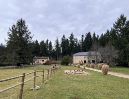 Vignette - Tourist - Farm with outbuildings