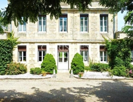 Vignette - Prestige - Propriété de charme composée d'une maison de maitre, d'un ancien chai, d'une seconde maison et d'un petit vignoble en fermage