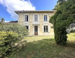 Vignette - Prestige - Maison de Maitre-8 pièces-dépendances-parc de 1,2 ha-Hypercentre de SALLES (33)