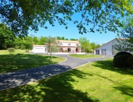 Vignette - Equestrian - La Roche sur Yon (85)  - Longère - Grange - 16.5 Hectares