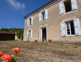 Vignette - Tourist - Propriété de caractère avec dépendances proche de HIERSAC (16) jardin