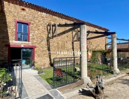 Vignette - Tourist - Farm with outbuildings