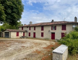Vignette - Équestre - Propriété équestre à 10 min de Chef-Boutonne (79) – 334 m² habitables – 11 hectares