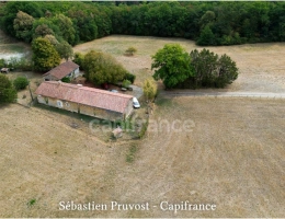 Vignette - Touristique - Propriete à vendre 5 pièces proche de SAINT JEAN DE COLE (24), fermette et ses dépendances, 2.8 hectares env. sans voisins