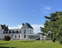 Vignette - Prestige - Orléans, demeure de prestige, propriete à vendre, chateau 440 m², piscine, tennis, maison d'amis 85 m², dépendances potentiel aménageable , parc paysagé et arboré 4 ha