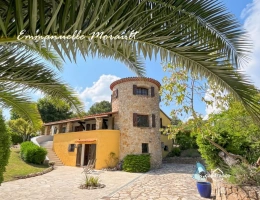 Vignette - Prestige - Propriété à vendre 8 pièces avec piscine et grand parc à BAGNOLS EN FORET (83)