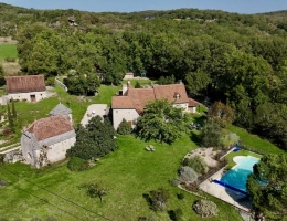 Vignette - Tourist - Farm with outbuildings