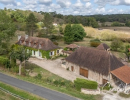 Vignette - Équestre - Propriete à vendre 7 pièces proche de BERGERAC (24)-Longère en pierre de 250 m2, 5 chambres, piscine, et grange aménageable de 200 m2 sur 3,8 HA