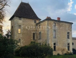 Vignette - Prestige - Historique château du 16ème siècle d'environ 750 m² - A 8 km de Bordeaux centre