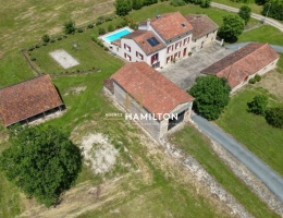 Vignette - Prestigious - Farm with outbuildings
