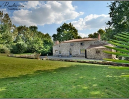 Vignette - Touristique - Domaine d'exception - CHAVAGNES EN PAILLERS (85) - 2 maisons d'habitations ainsi que 2 gîtes avec piscine