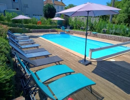 Vignette - Touristique - Vaste ferme avec 5 grands appartements et une piscine extérieure chauffée