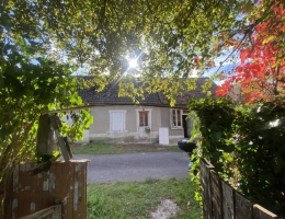 Vignette - Touristique - À saisir ! Maison à rénover avec terrain et hangar