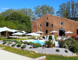 Vignette - Touristique - Domaine dans le Luberon - 2,6 ha - 1100 m2  - à vocation de tourisme de luxe et événementiel